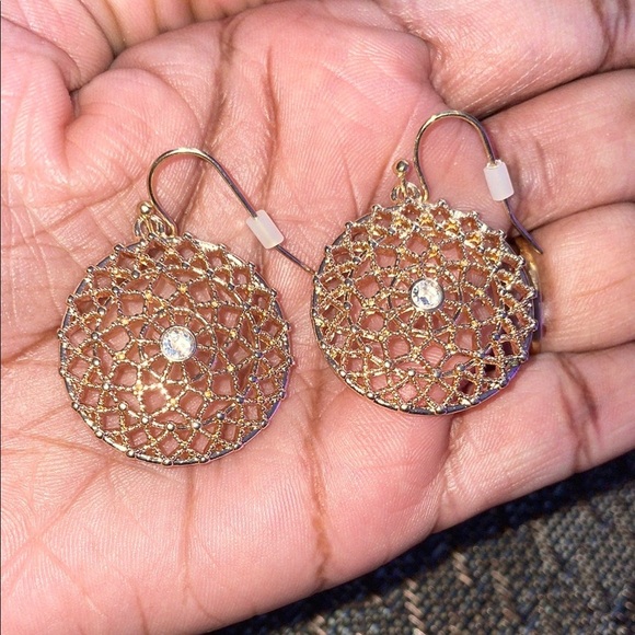 Jewelry - Elegant Gold Filigree Earrings